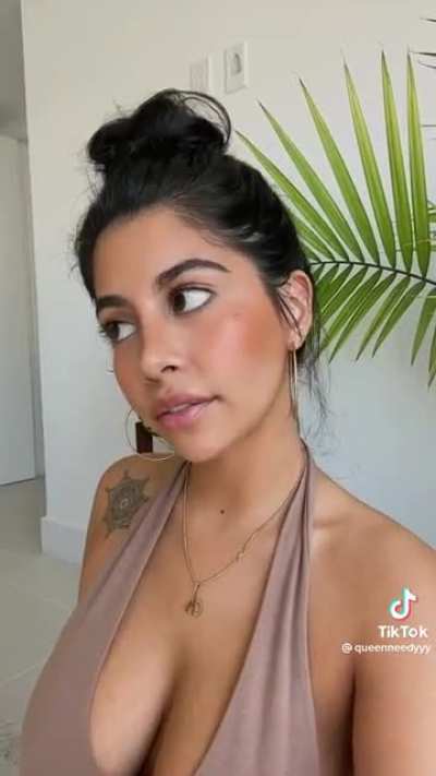 @queenneedyy