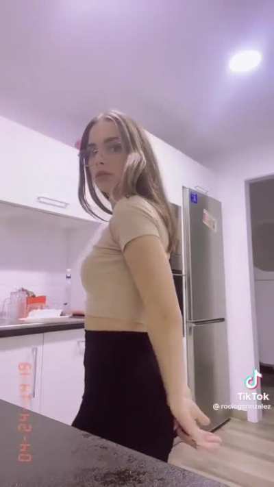 real spanish MILF, incredible ass🍑🇪<wbr>🇸 (@roc<wbr>iogon<wbr>nzale<wbr>z)