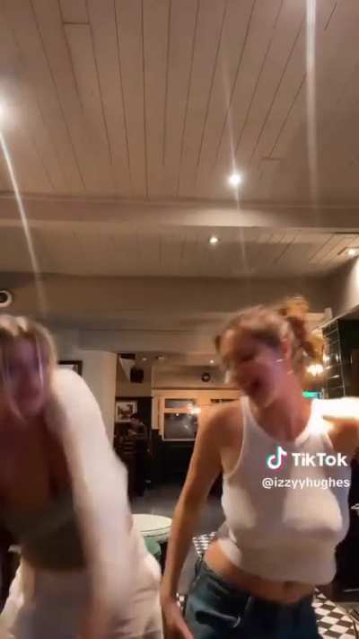 @izzyhughes