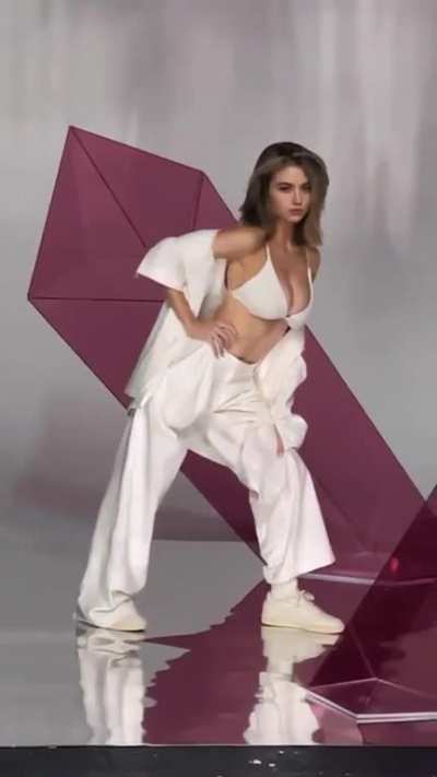 👑