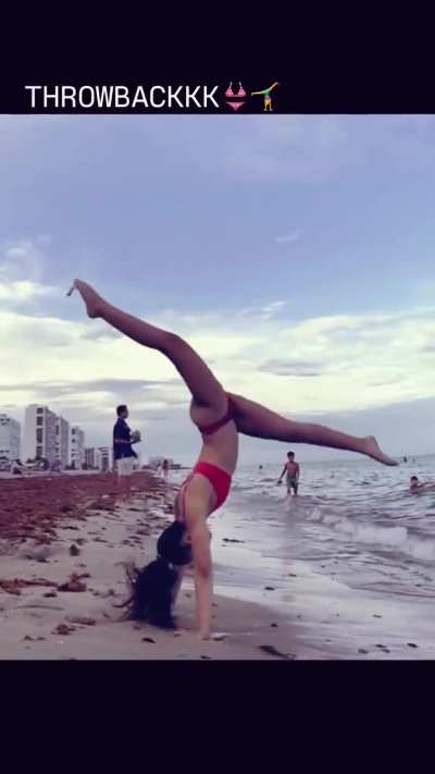 260117 savvcollins Instagram story - THROWBACKKK 👙🤸‍♀️