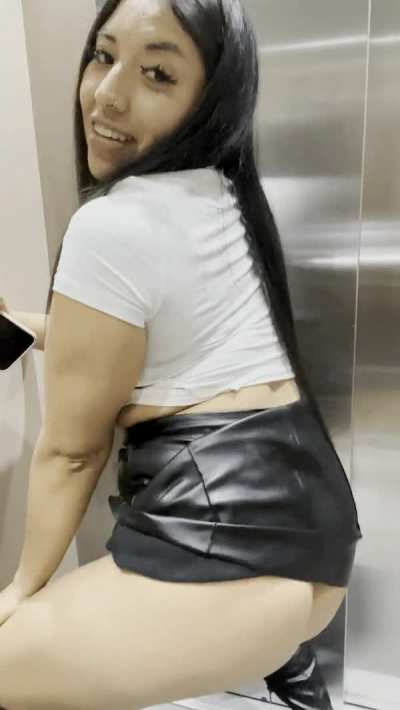 I heard you like girls who loves to twerk