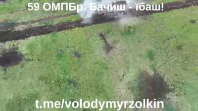 2 disabled Russian BMPs have grenades dropped into their hatches by the 59th motorized brigade. No locat<wbr>ion/l<wbr>ikely june 2023.