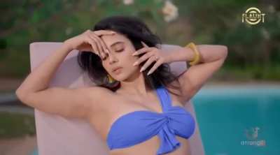 Come to her.. 😋😋
