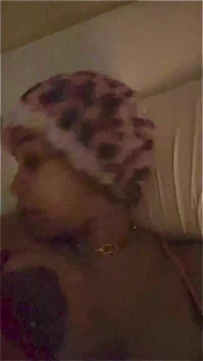 Cardi IG live