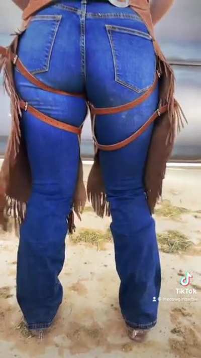 Do cowgirls belong on TikTok 👀