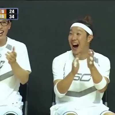 Steph Curry takes the Infinite Challenge and plays basketball against a bunch of Korean comedians