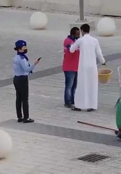 A contemptible customer attacks & assaults his delivery driver