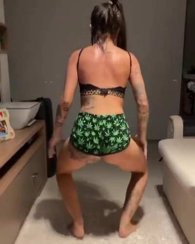 MC Mirella