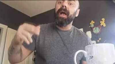 Cenk hoca küfür ederken annesine yakalanıyor