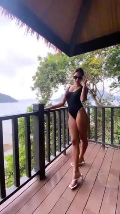 Sarah Lahbati