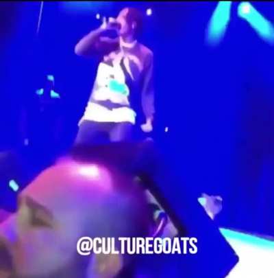 Flashback to the time when carti performed location live with a dog