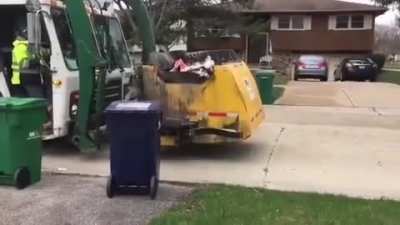 The hydraulics of this recycling truck...