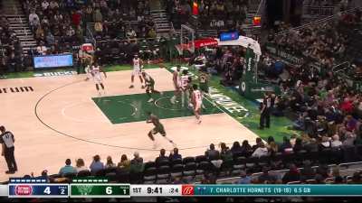 [Highlight] Giannis with the crossover and spin and finishes with the left hand slam!