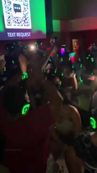 Тихая дискотека