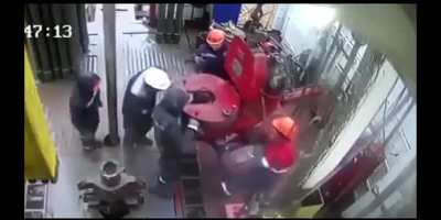 Worker's hand gets crushed by mechanical device on an oil platform (Orenburg, Russia)