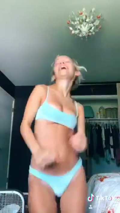 Charl<wbr>otte-<wbr>vende<wbr>tti 18 has tiktok and onlyfans