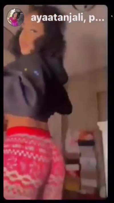 Aya Twerking