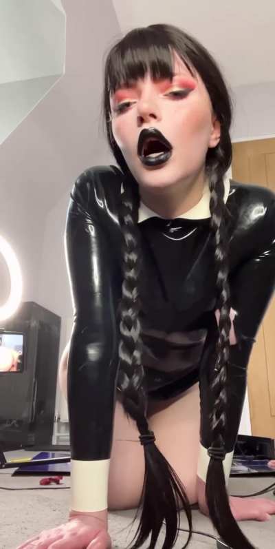 Do you like seeing my face and all my expressions whilst I’m getting fucked by a sex machine?