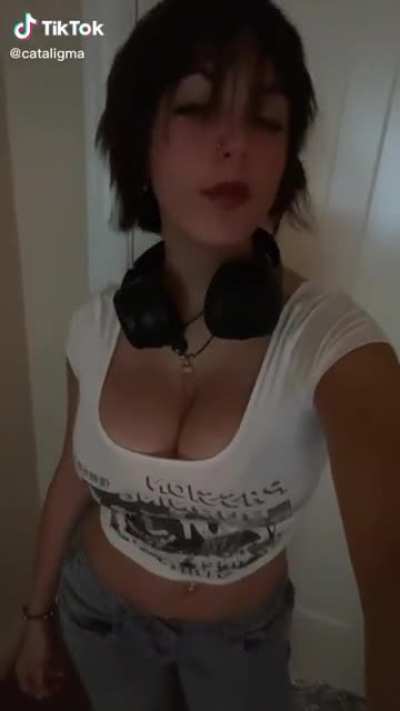 Who has better tits than her on tiktok