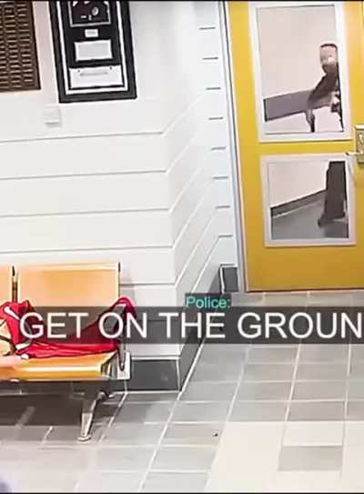 Karen off her meds in a police department 🫨🫨