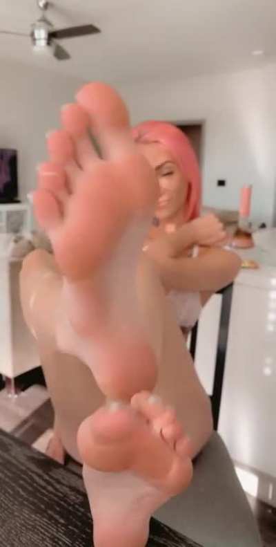 PM’s are open all day 💋
