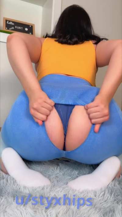 Easy entrance doll