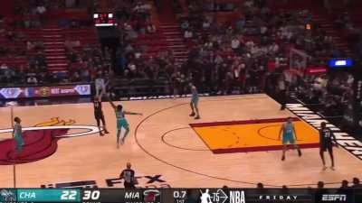[Highlight] Tyler Herro with the Floater Buzzer Beating Three Pointer to End the First