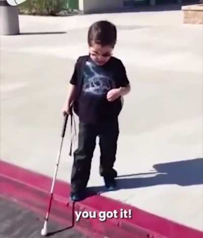 Blind kid experience his first curb by himself while his parents encourage him