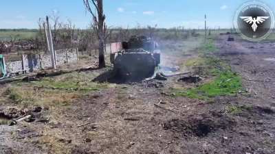 Drone operators of the Strike Drone Company (47 OMBr) use multiple FPV drones to destroy a group of 3 Russian soldiers hiding under a disabled Bradley IFV, then a second group of 2 comes and also get eliminated.