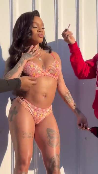 This video of glo rilla get me everytime. She so sexy and her ass so phat