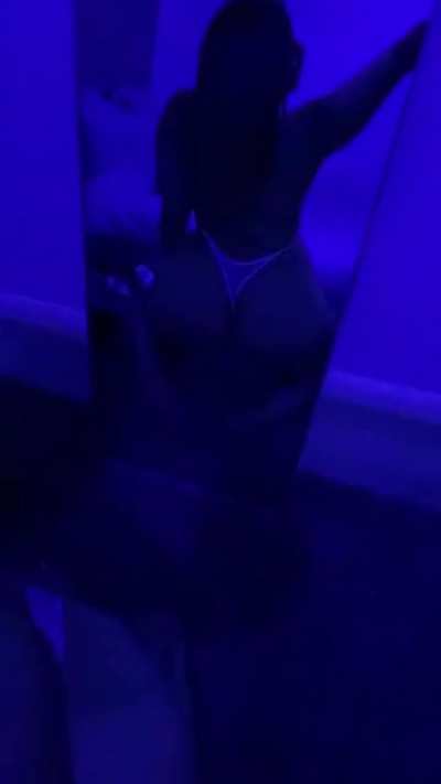 😈