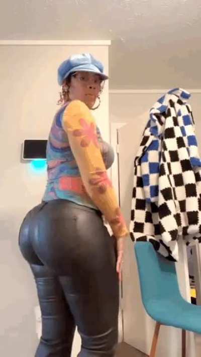 Damn..🍑