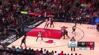 [Highlight] DeRozan elevates for a midrange jumper to go up 2