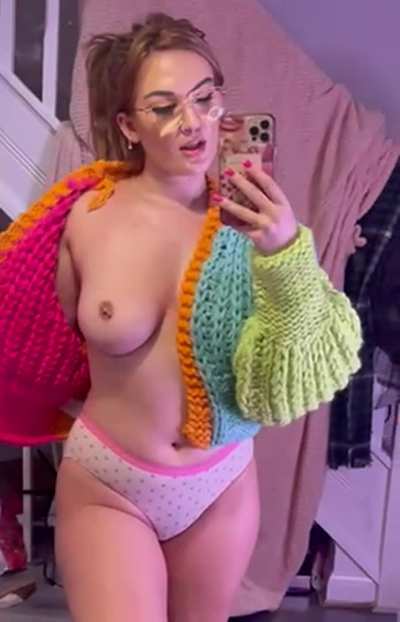 Adorable panties, adorable jumper, sexy tits 😉