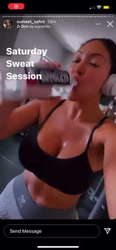 Sweaty tits🤤