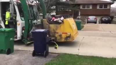 The hydraulics of this recycling truck...