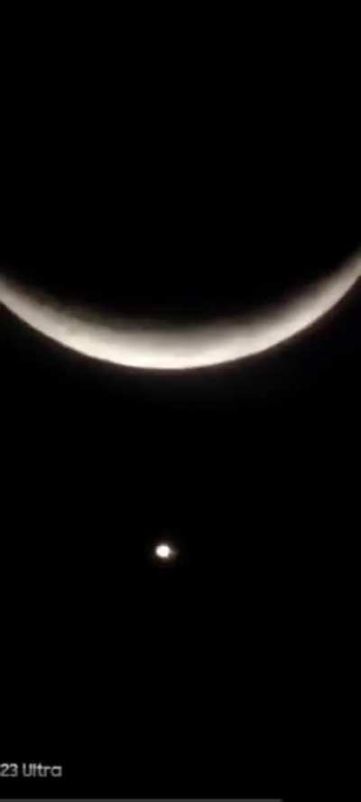 Title Chand dekh rha hai