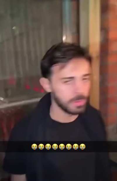 A fan meeting Bernardo Silva