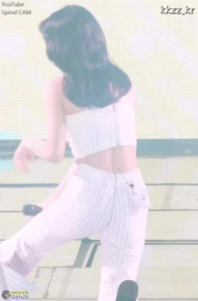 HIRAI MOMO