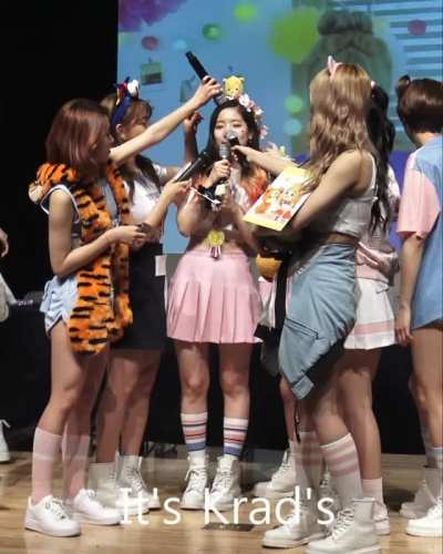 TWICE giving Dahyun a little too much attention (160522)
