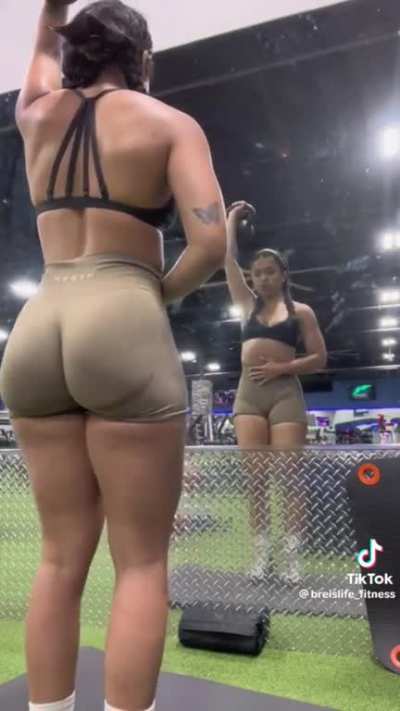 Cute slim thick 🍑