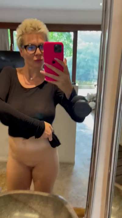 Mom of 30yo daughter still hot af🔥