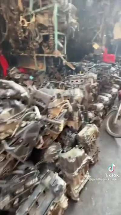 Pakistani Car Graveyard: Bilal Ganj Lahore