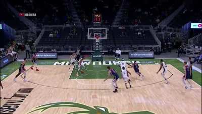 [Highlight] Bradley Beal breaking Antetokounmpo's ankles