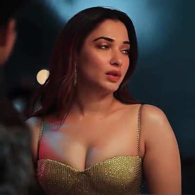 Tammanah Bhatia  sexy boobs😍