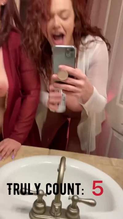 When girls drink together 🍻😍