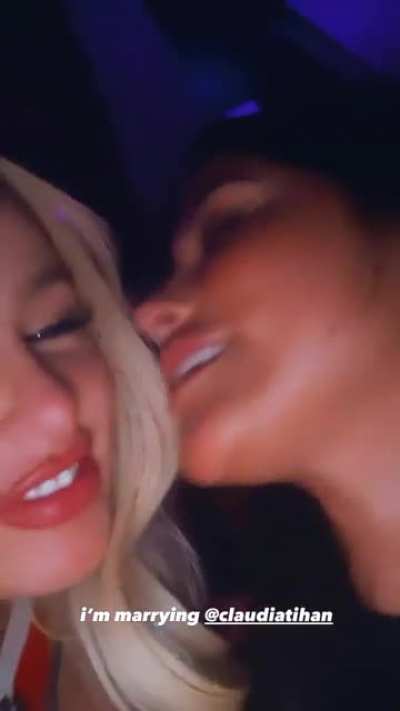 Kissing Tana