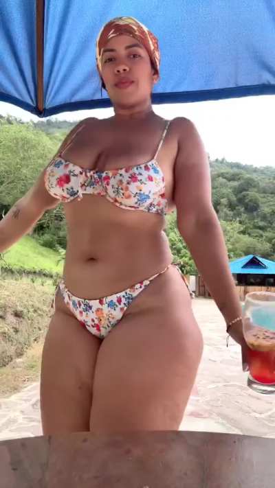 If you like this view👙, then you’re taking me out next🥰🍰