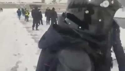 In Yekaterinburg, police knocked down a protester against the war in Ukraine in the snow and began to beat The journalist who was filming the action was kicked out, saying she was obstructing police officers.